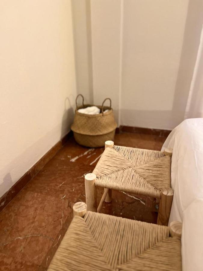 Apartamento Turistico R. Gonzalez Abreu Seville Exterior photo
